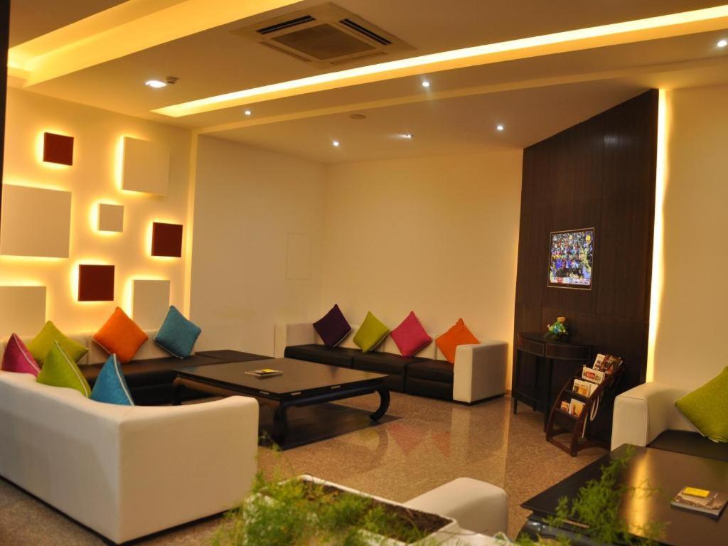 Johny International Hotel Mascate Extérieur photo